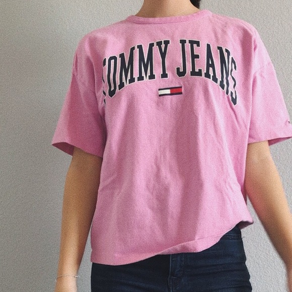pink tommy jeans shirt